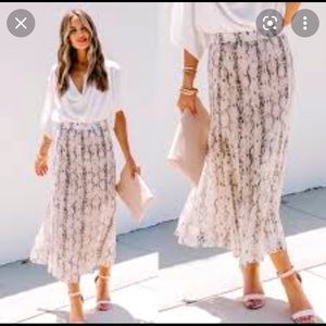 NWOT Trendy Snake Print Midi Skirt from VICI (XS)
